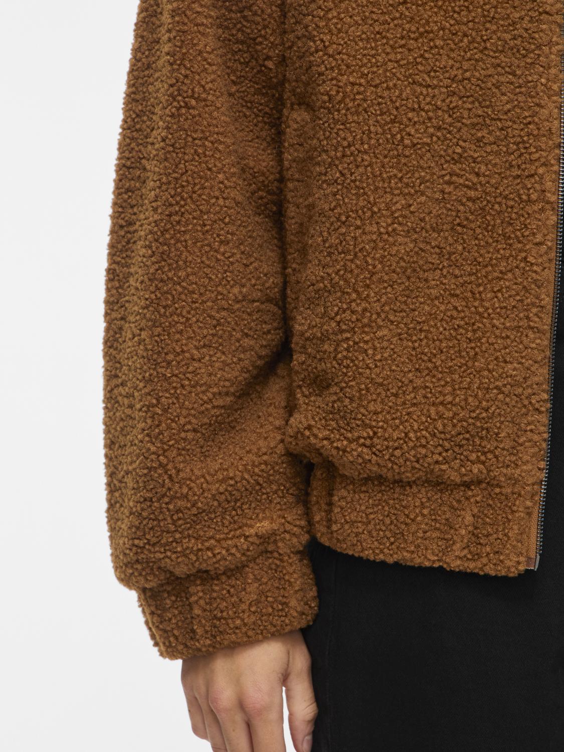 model_shot-detail